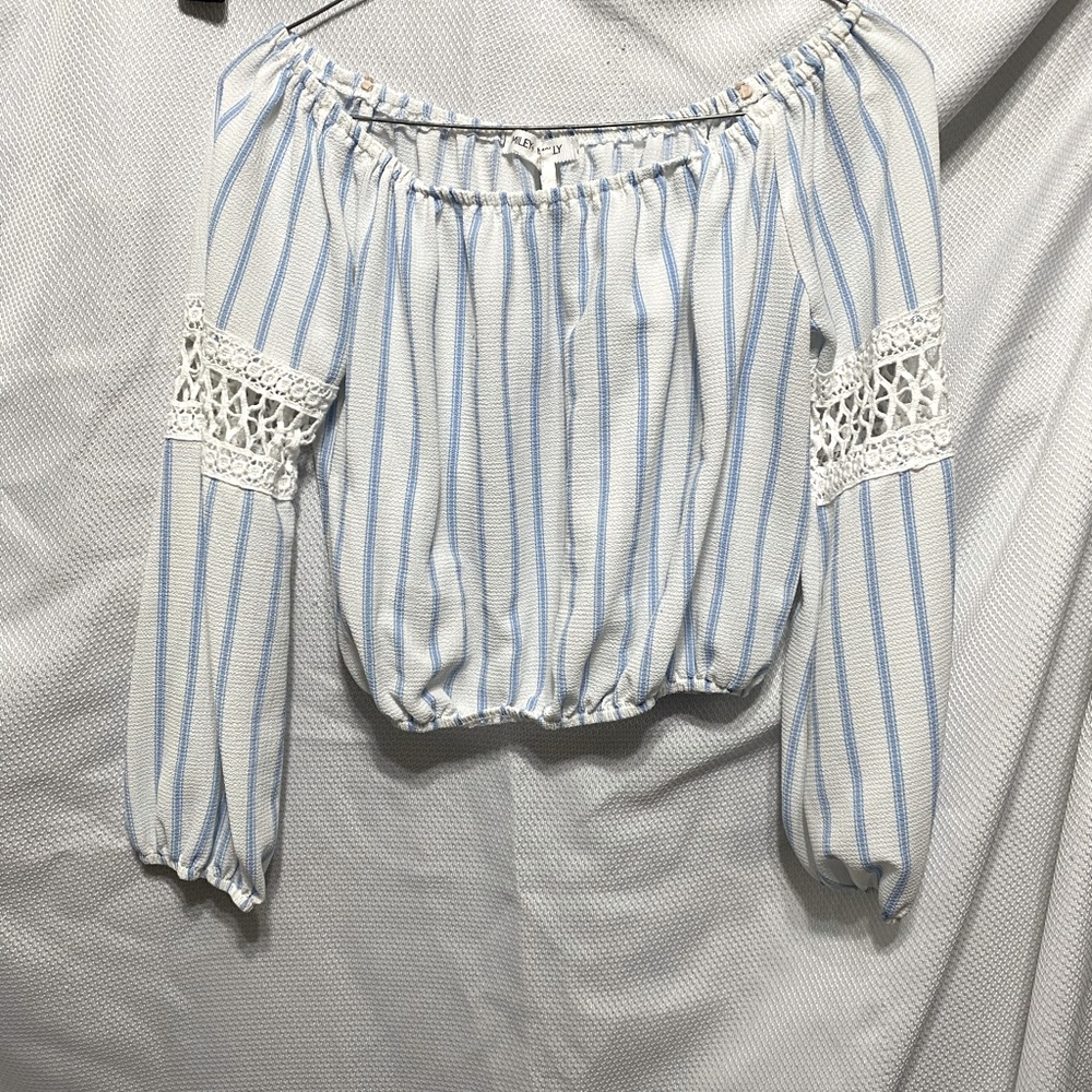 Off shoulder crop